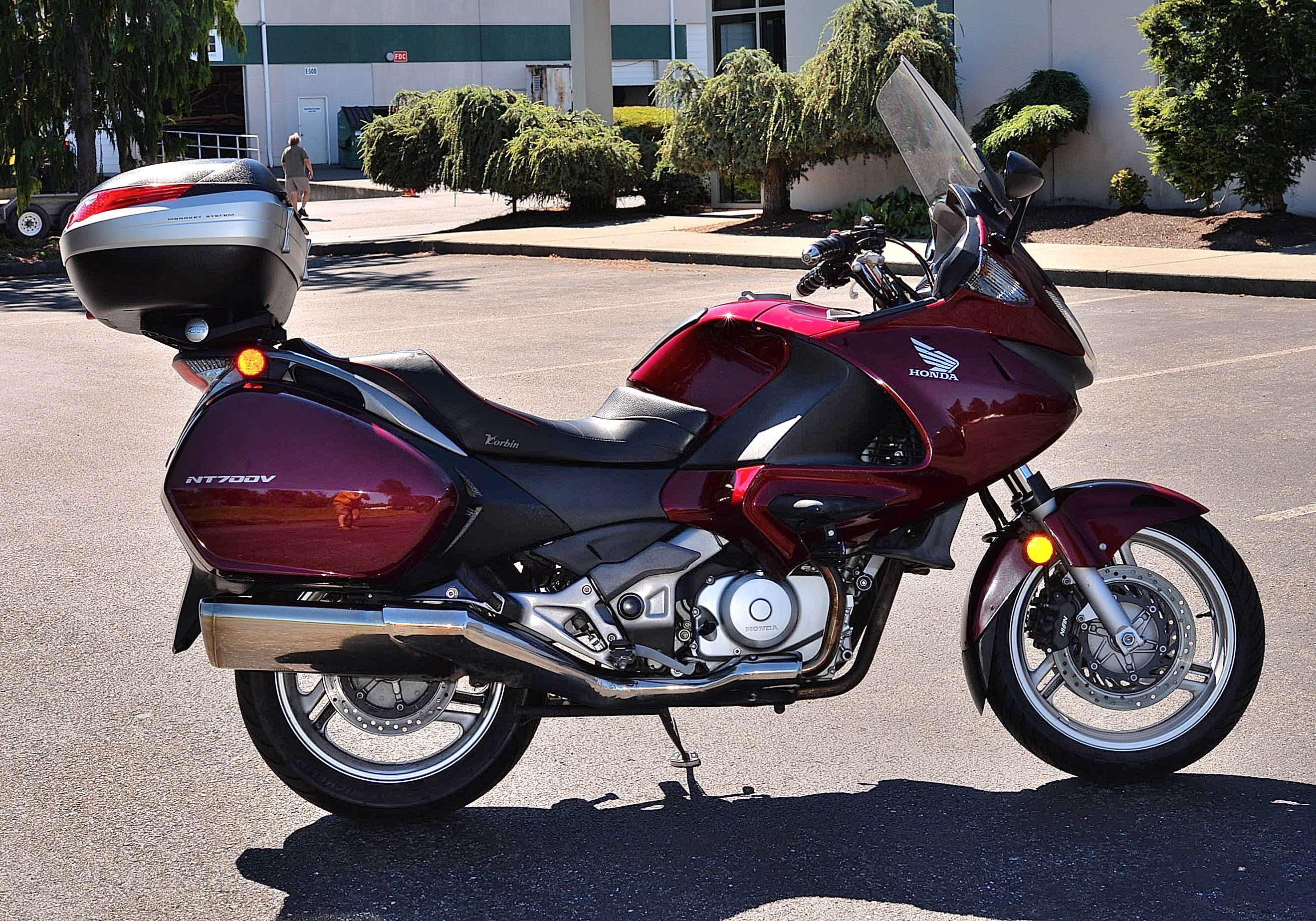 2010 HONDA NT700V
